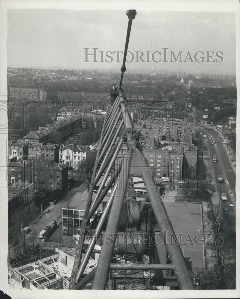 1962 Press Photo Worlds Highest Traveling Tower Crane - Historic Images