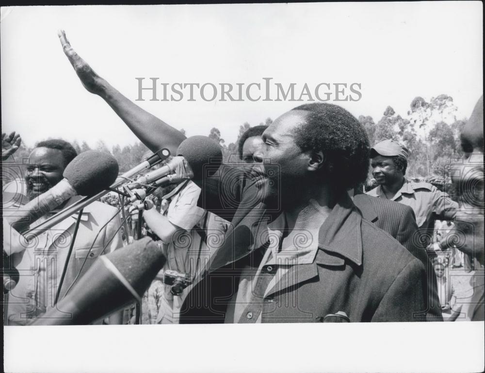 Press Photo Dr Milton Obote, former Uganda President addressing a public rally - Historic Images