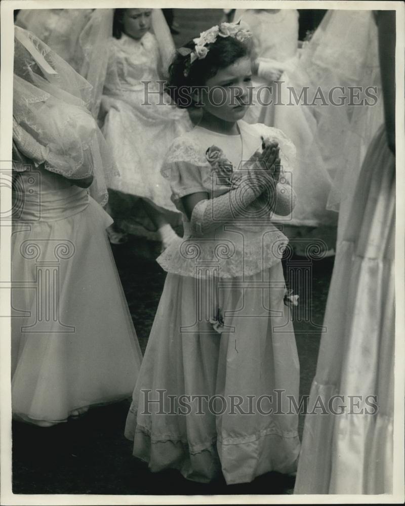 1957 Press Photo Procession, Our Lady Of Mount Carmel, Clerkenwell London - Historic Images