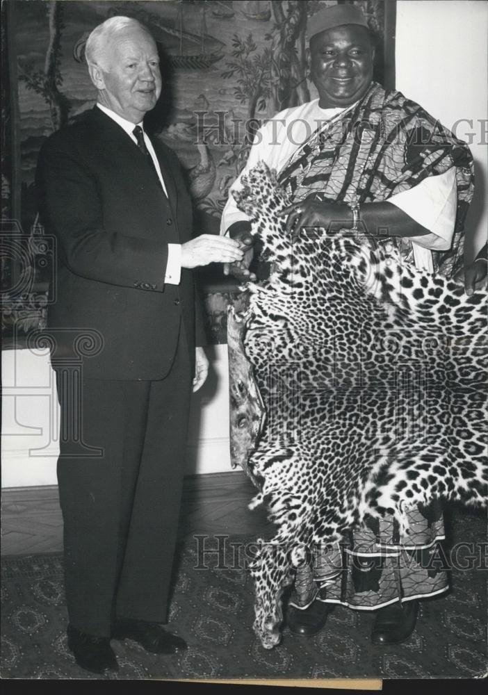 1961 Press Photo Dr. Heinrich Lubke &amp; Nigerian Chief Festus Okotie Eboh - Historic Images