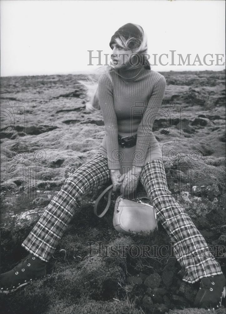 1971 Press Photo Chequered trousers in Iceland - Historic Images