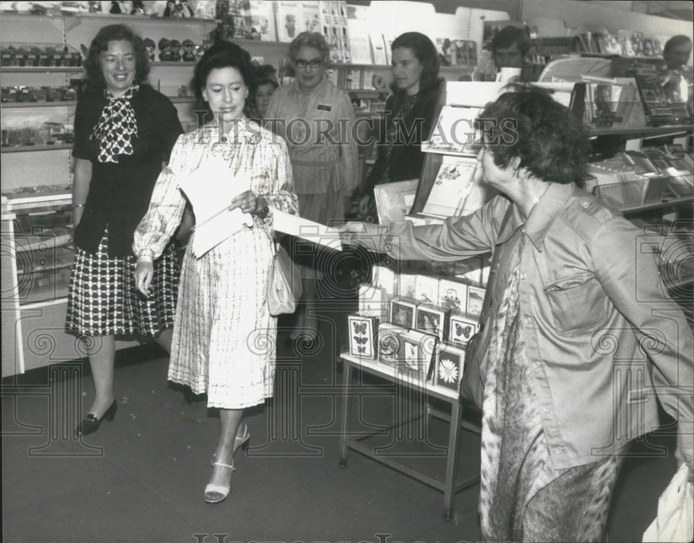 1980 Press Photo Princess Margaret visits girl Guide HQ - Historic Images