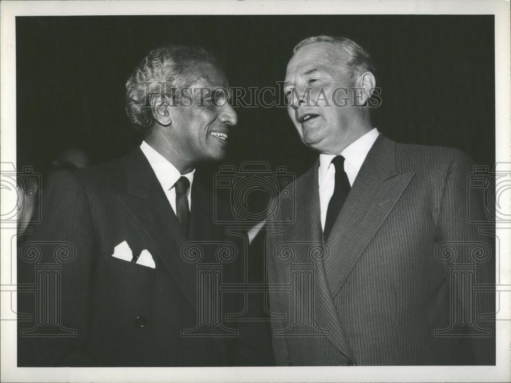 1959 Press Photo India Minister of Defense Krishna Menon, Salwyn Lloyd - Historic Images