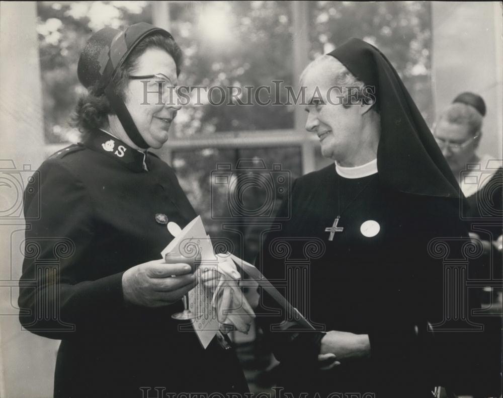 1969 Press Photo Women Of The Year Luncheon Brigadier Margaret Todd Sister Jude - Historic Images