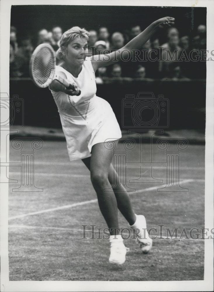 1958 Press Photo K. Fageros In Play VS Pat Ward Wimbledon Champs - Historic Images