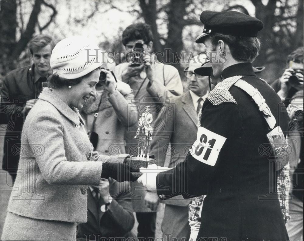 Press Photo Her Majesty The Queen &amp; Mark Phillips - - Historic Images