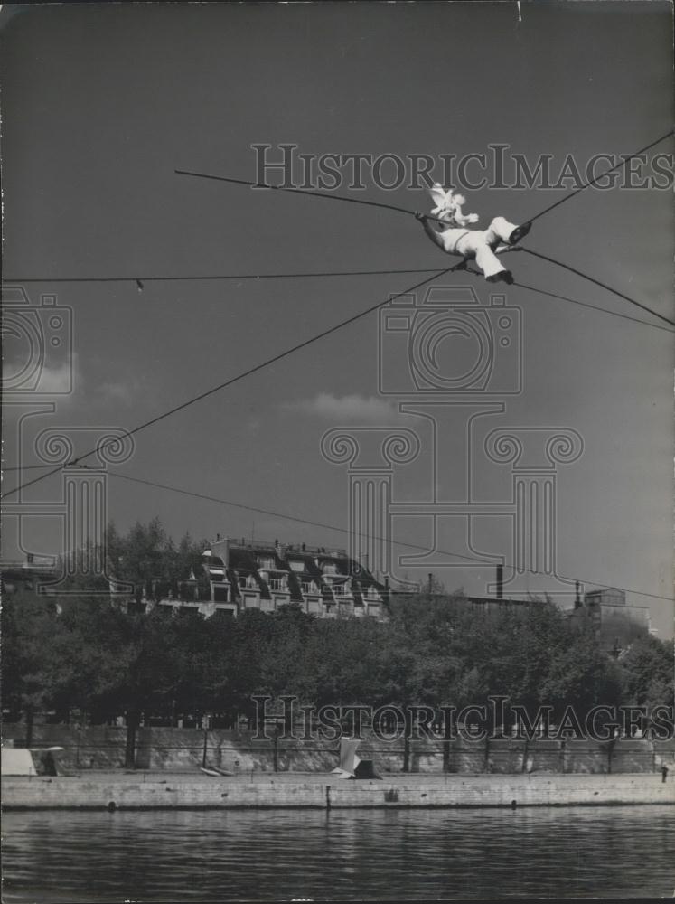 1953 Press Photo Tight-Rope walkers over Seine River - Historic Images