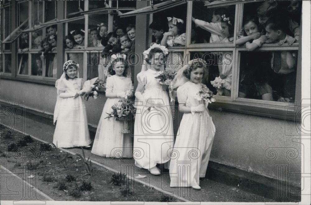 1950 Press Photo May Day Ceremonies At The Hugh Myddleton School - Historic Images