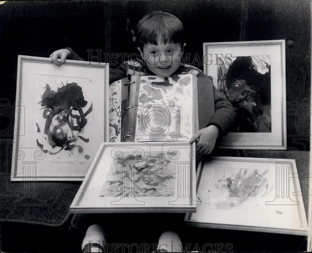Press Photo "Gino" with some of his paintings - Historic Images