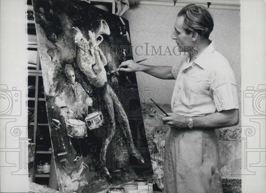 Press Photo Artist at Work: Mr. Nahn - Historic Images