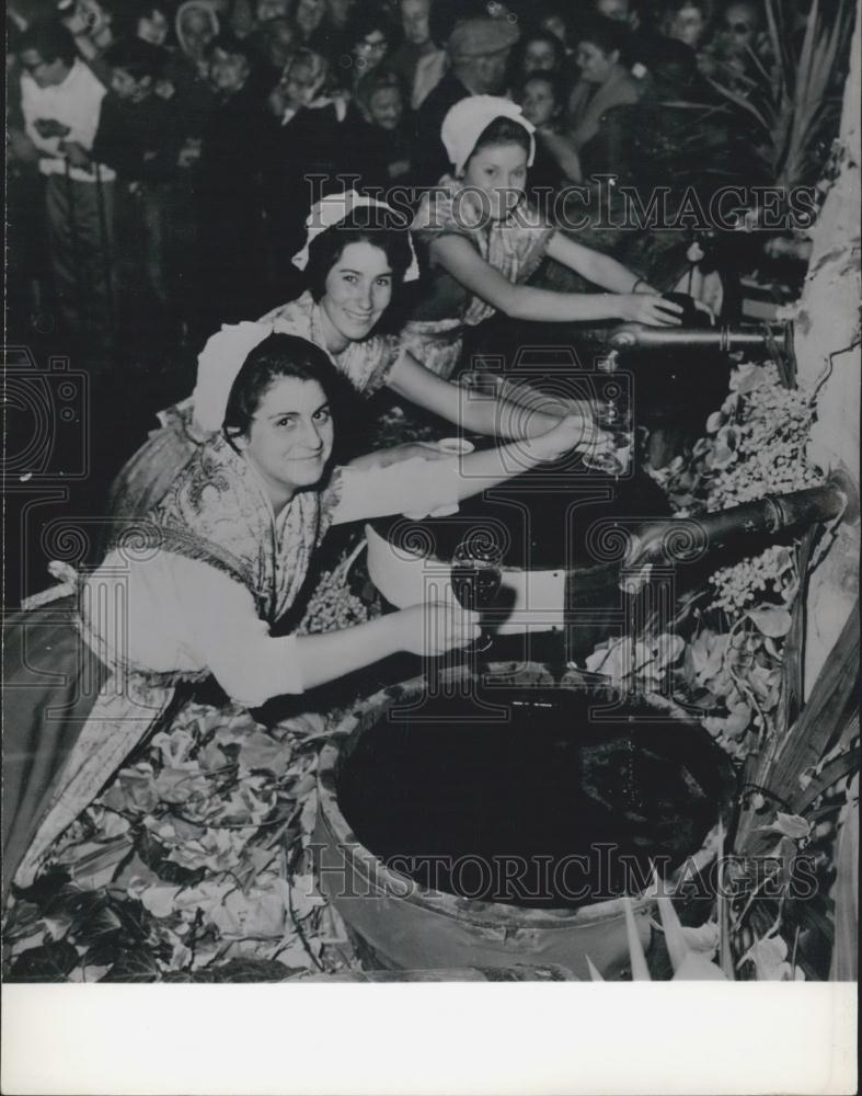 Press Photo Girls In Folklore Costumes Fill Glasses Wine Spitting Fountains - Historic Images