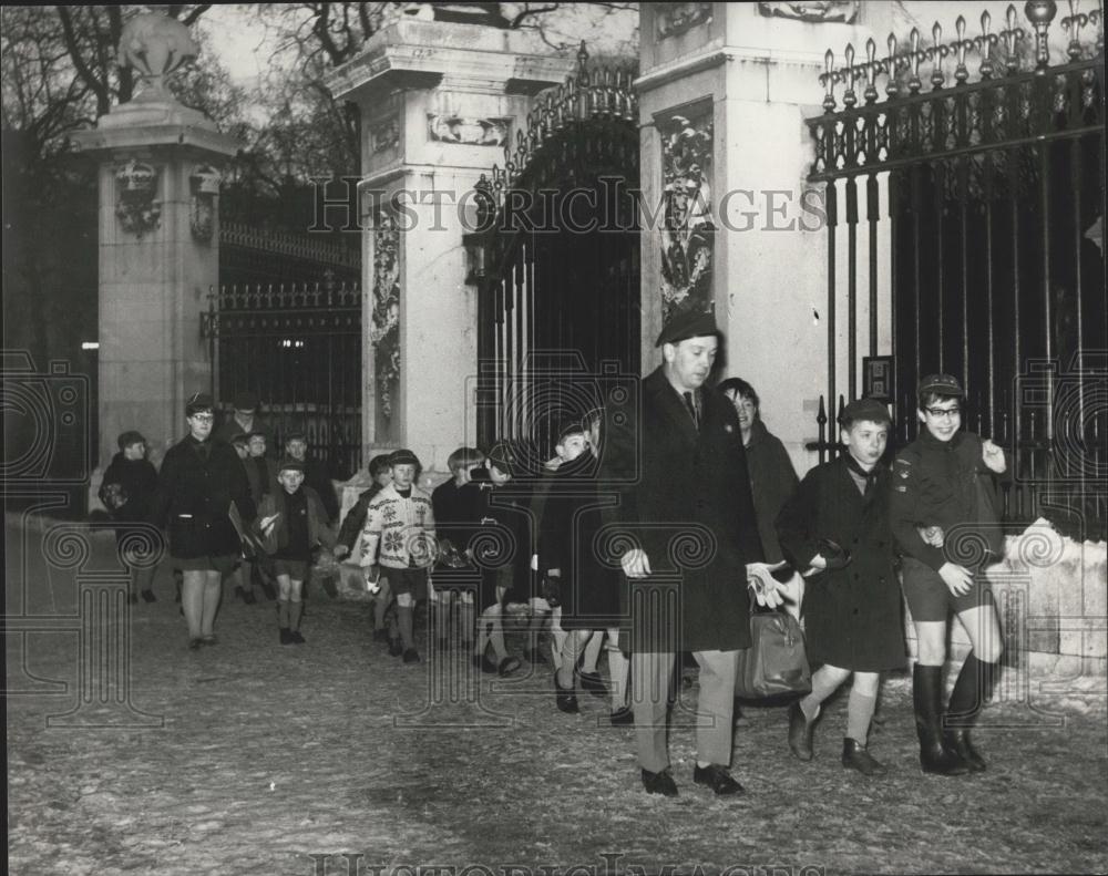 1968 Press Photo Prince Andrew&#39;s Cub Pack Holding First Meeting Buckingham - Historic Images