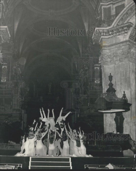 1969 Press Photo Royal Ballet St. Paul's Cathedral Performance Stage Scene - Historic Images