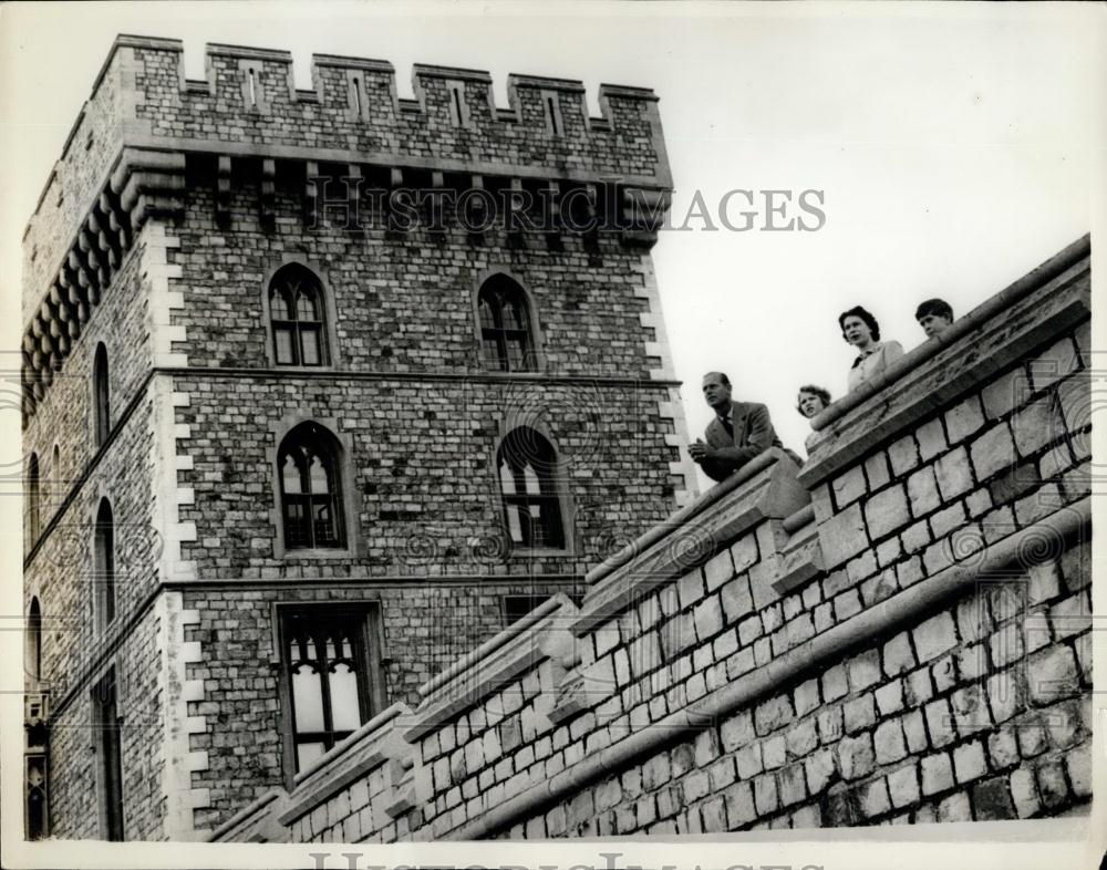 Press Photo Queen with her family at Windsor castle - Historic Images