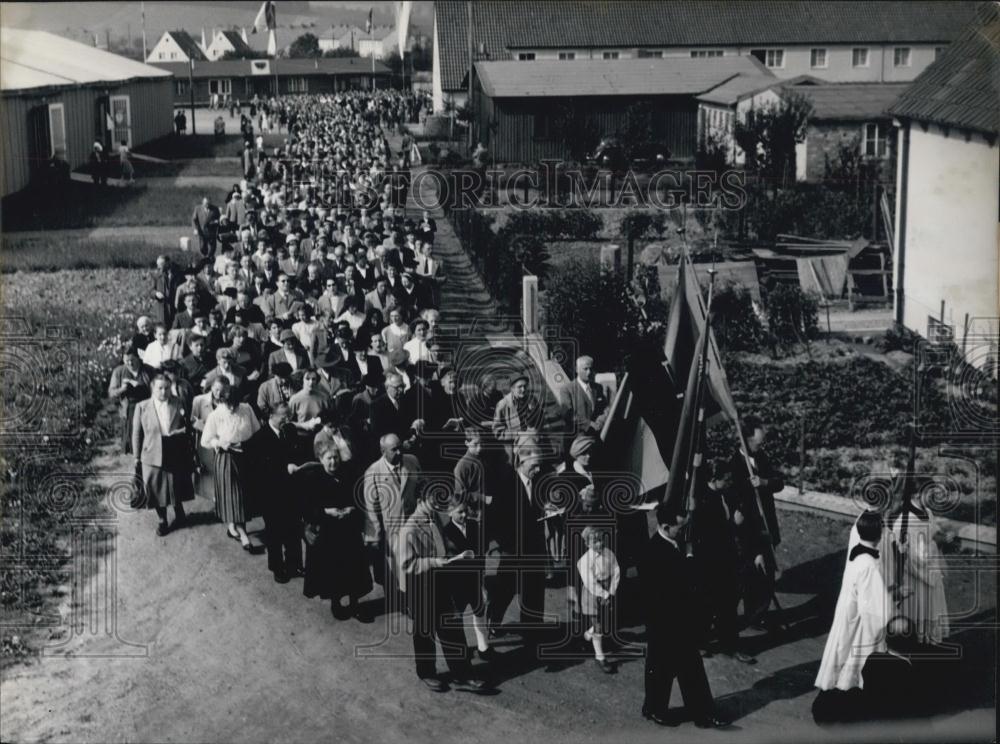 1956 Press Photo Procession Streets Camp Friedland Peace Pilgrimage West Germany - Historic Images