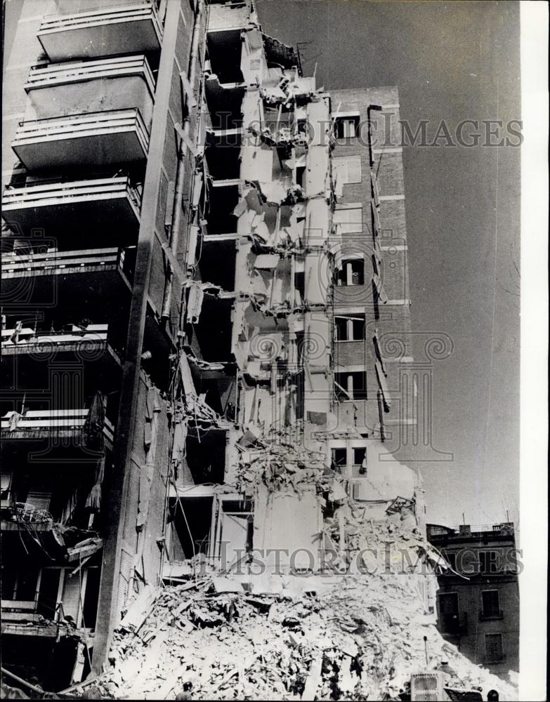 1972 Press Photo Block of Flats Collapses In Barcelona from explosion - Historic Images