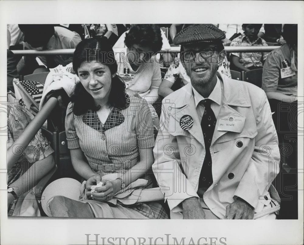 1976 Press Photo Mr. Ted Kraft of New Orleans & daughter Gabriela Rodriguez - Historic Images