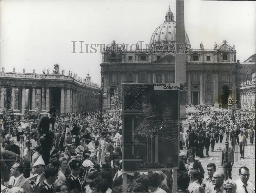 1971 Press Photo Pope Paul Praising Rome Marchers Outstretched Hand Movement - Historic Images