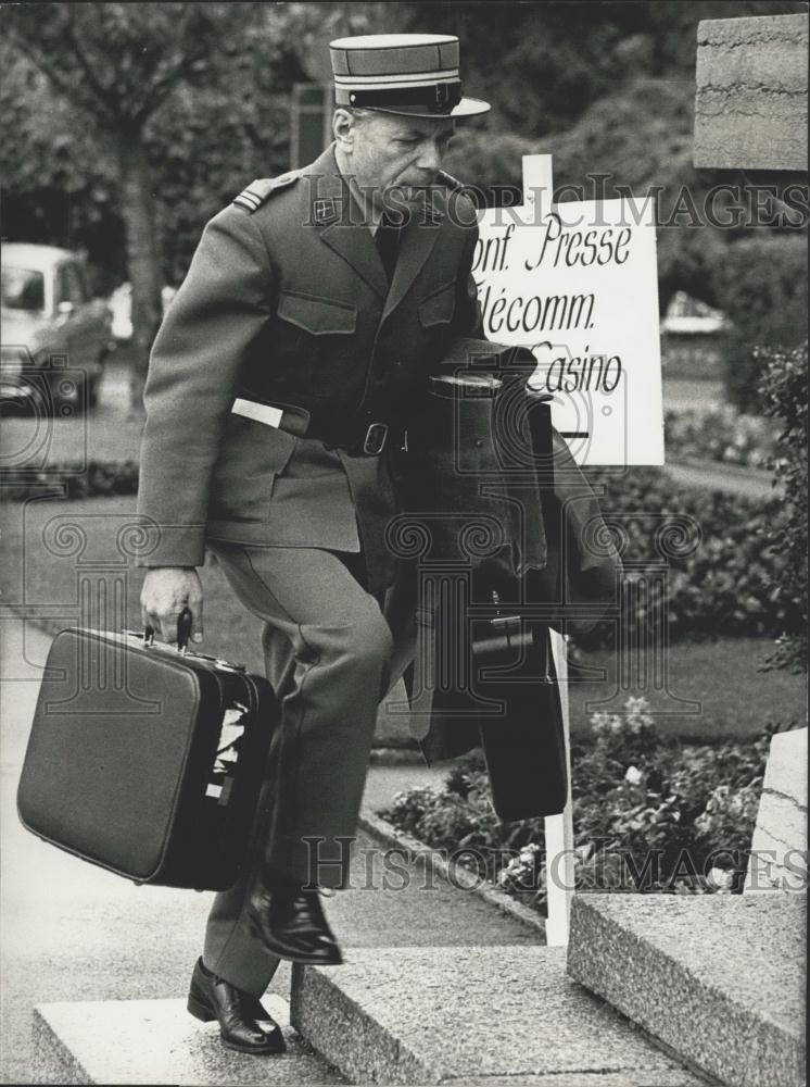 1977 Press Photo The counsel for the defense of Swiss army commander - Historic Images