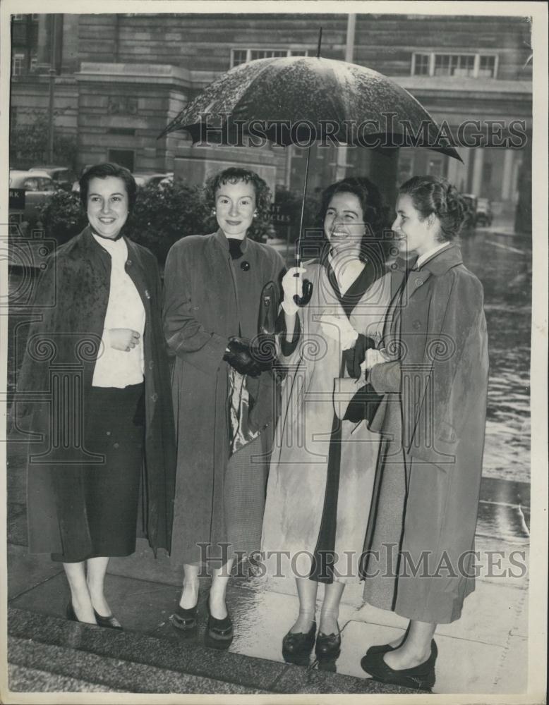 1954 Press Photo French Students At The County Hall - Historic Images