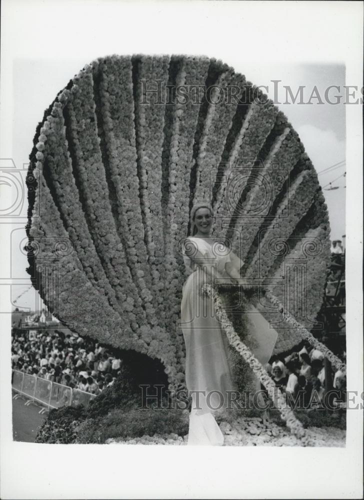 1959 Press Photo The Annual Battle of Flowers - In Jersey. - Historic Images