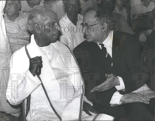 1972 Press Photo World Peace Council Ivor Montegu, Krishna Menon of India - Historic Images