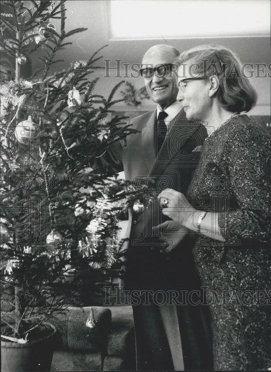 Press Photo Dr. Josef Issels Cancer Expert & Wife, Dr Issels Now has Caner - Historic Images