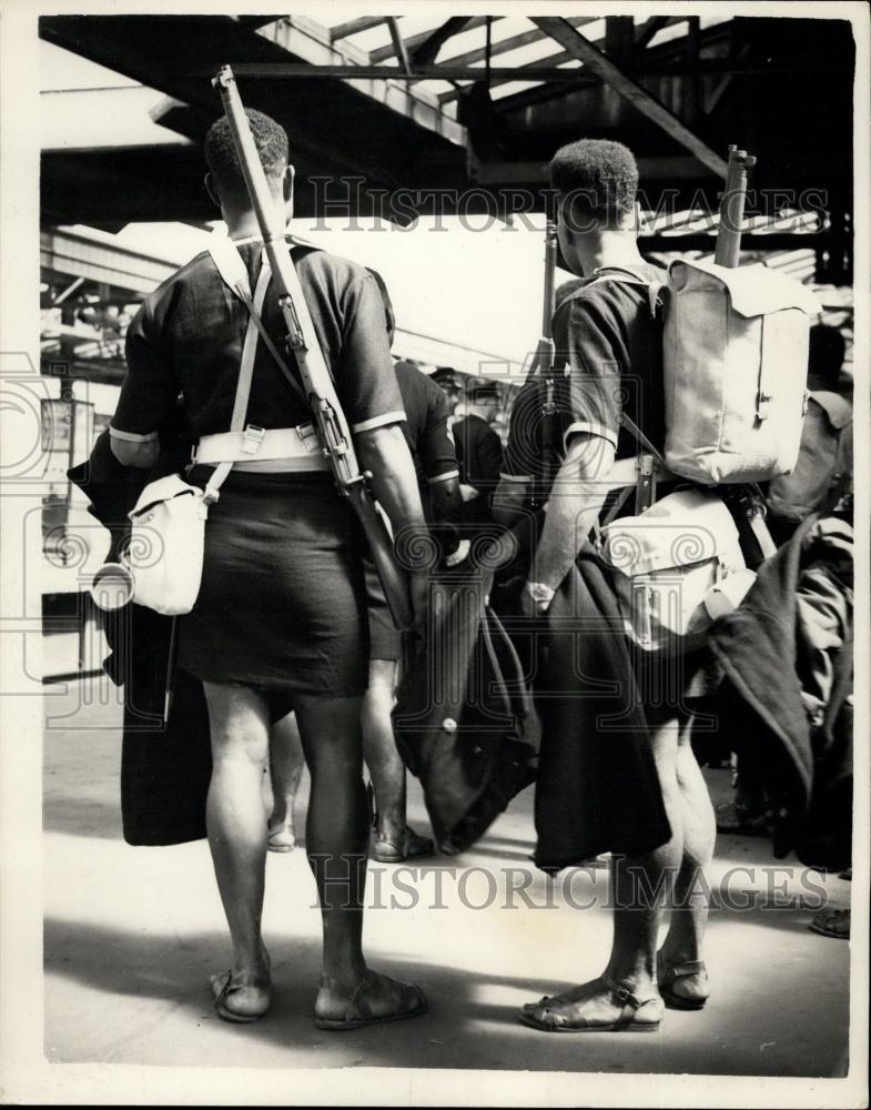 1953 Press Photo Papuan New Guinea Unit Arrives for Coronation - Historic Images