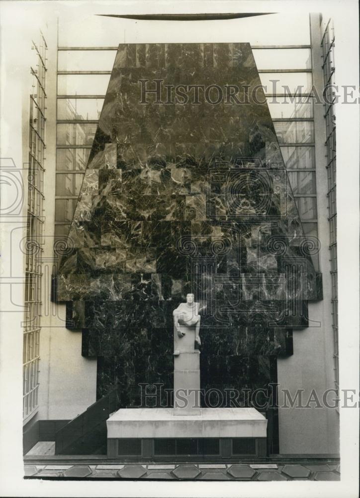 1958 Press Photo Memorial To Trade Unionist War Victims By Sir Jacob Epstein - Historic Images