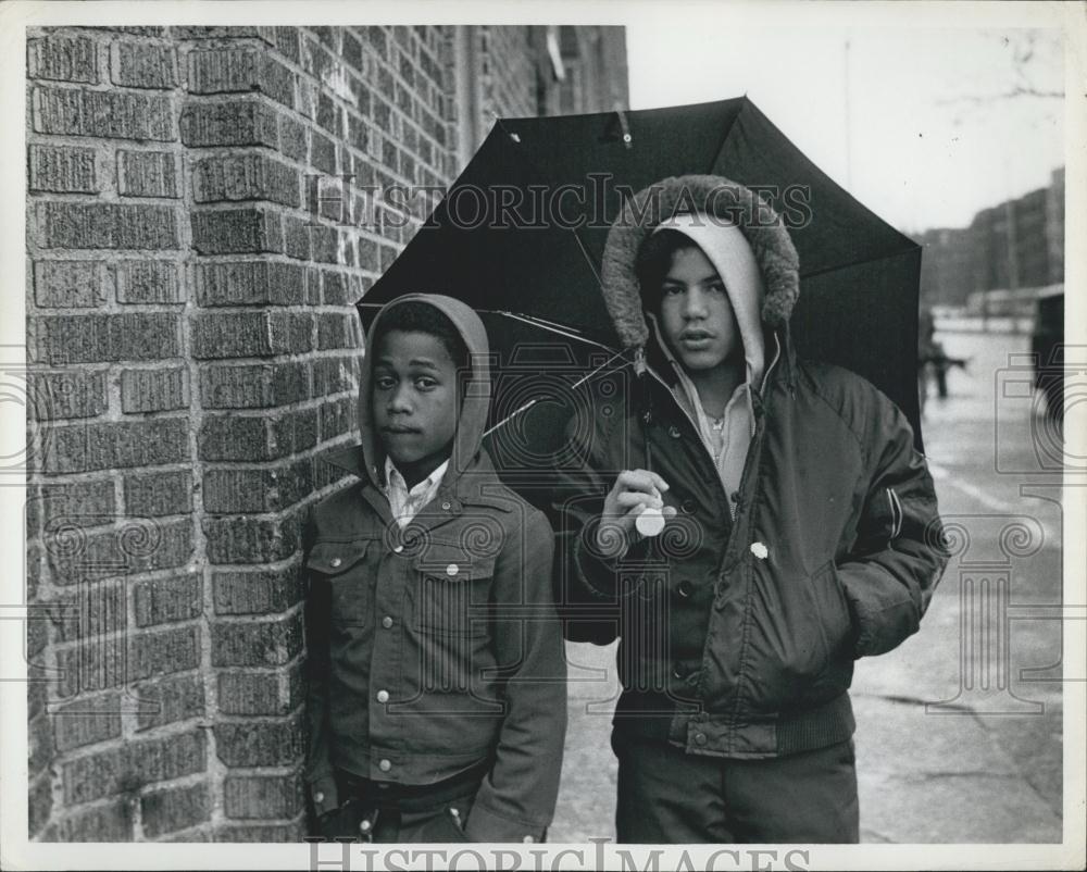 Press Photo Residents of the West Bronx in the 44th Police Precinct - Historic Images