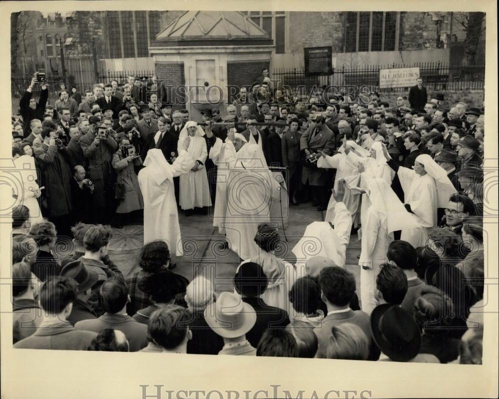 1956 Press Photo London Druids today held their ancient Spring Equinox ceremony - Historic Images