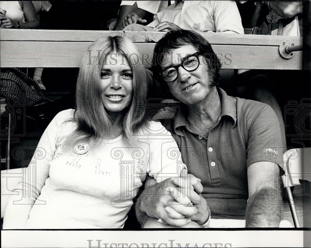 Press Photo Entertainers Sandra Giles Bobby Riggs Holding Hands ...