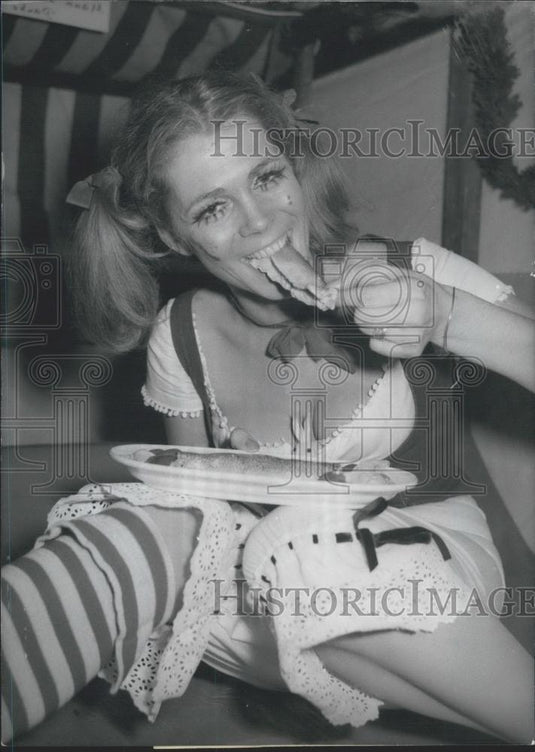 1970 Press Photo Girl From Munich Carnival - Historic Images