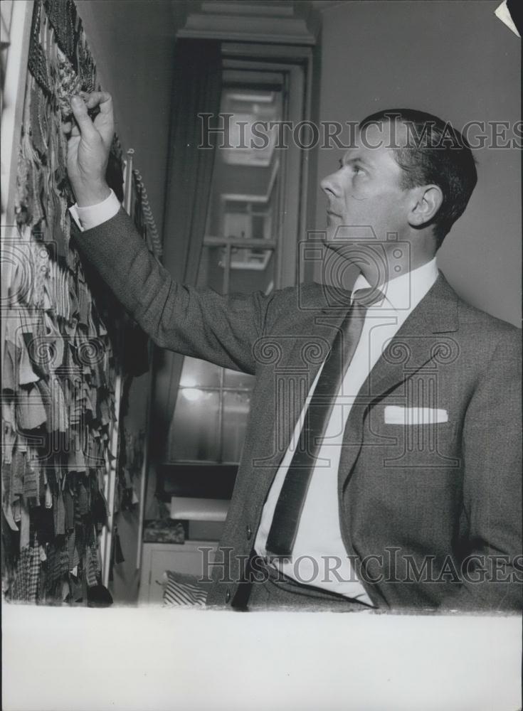 Press Photo ohn Cavanagh engrossed in designing in his Curzon Street Salon. - Historic Images