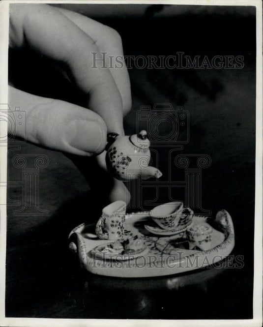 Press Photo Unique Pottery by Miss Vida Brook - Historic Images