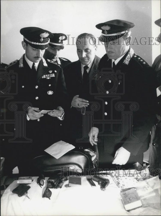 1967 Press Photo Menegazzo Brothers Murderers Captured By Caravanserai's Italy - Historic Images