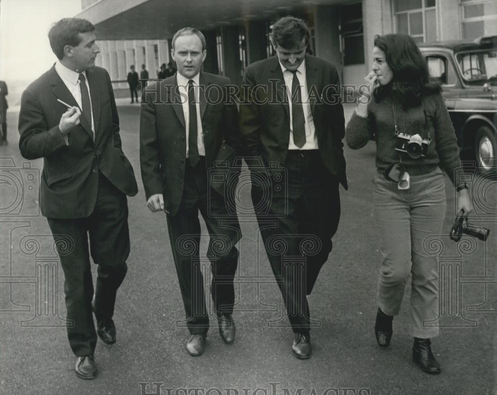 1968 Press Photo Father Of Sextuplets Norman Visiting Wife Birmingham Hospital - Historic Images