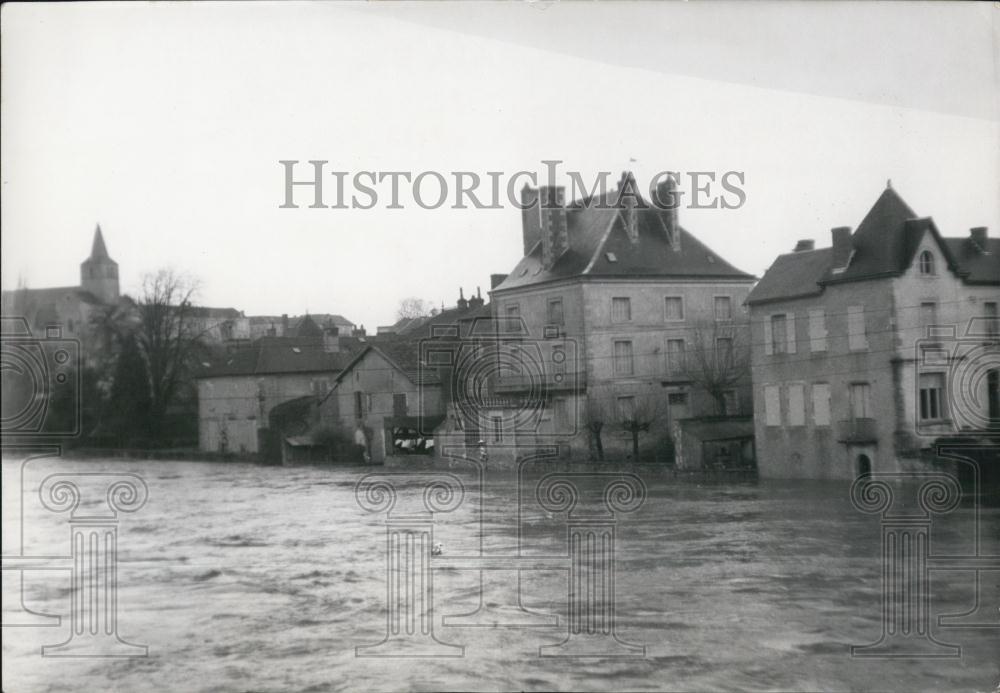 1952 Press Photo River Vienne overflows in France - Historic Images