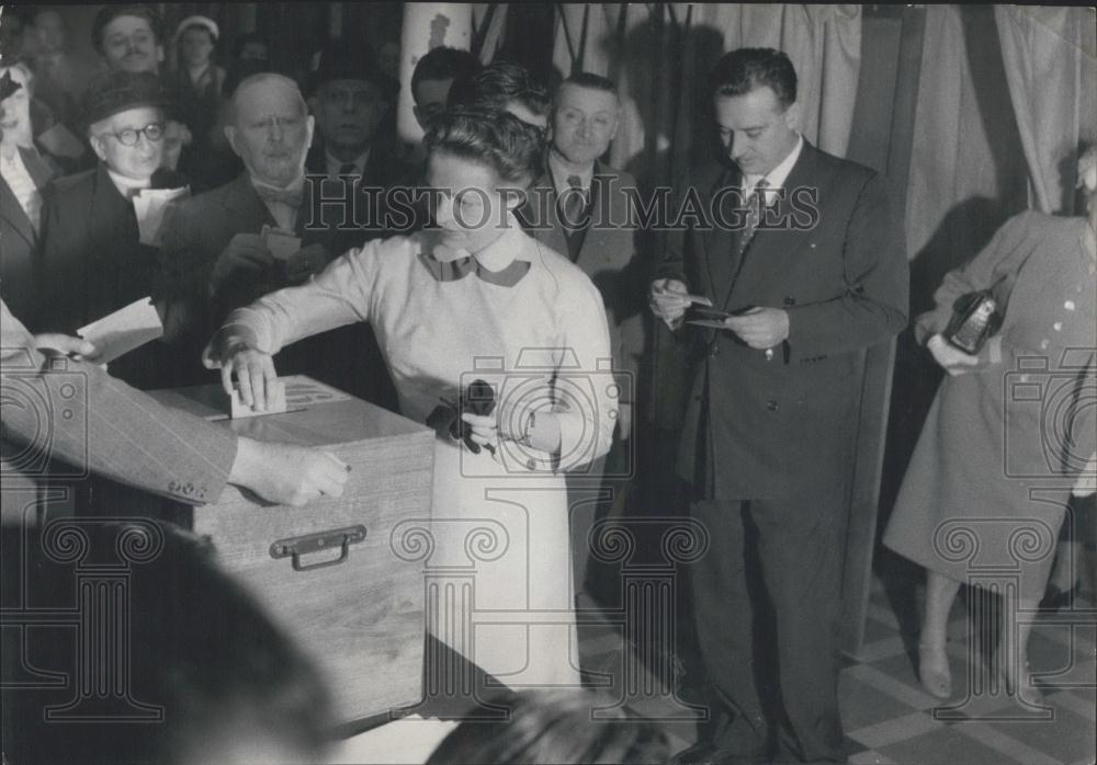 1953 Press Photo Elections, Voting In France, Jacqueline Auriol, Elysee Palace - Historic Images