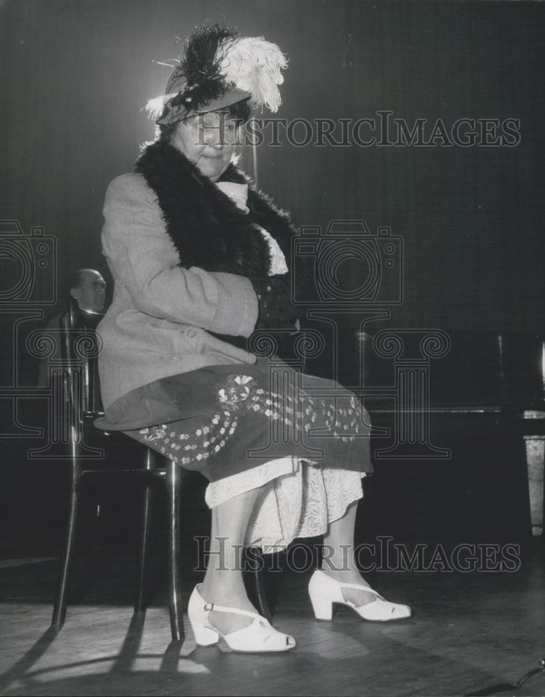 Press Photo Mrs Mopps Ball, Charladies of London - Historic Images