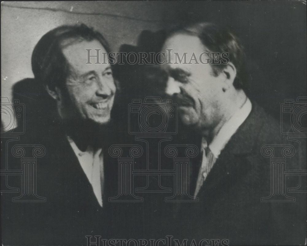 1974 Press Photo Russian Author ,Alexander Solzhenitsyn &amp; German ,Heinrich Boll - Historic Images