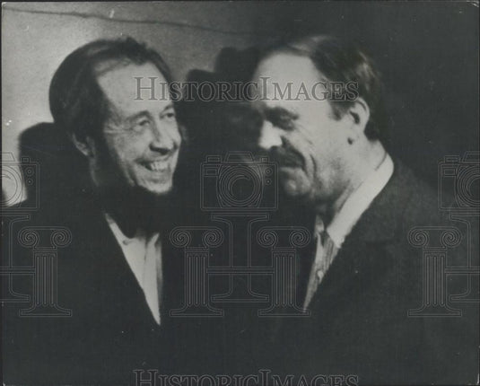 1974 Press Photo Russian Author ,Alexander Solzhenitsyn & German ,Heinrich Boll - Historic Images