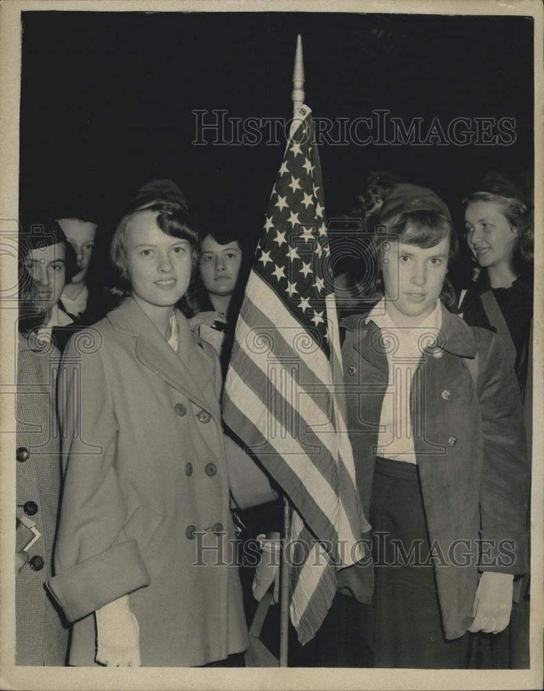1952 Press Photo Girl Scouts In Liverpool For Int'l Camp At Beaconsfield. - Historic Images