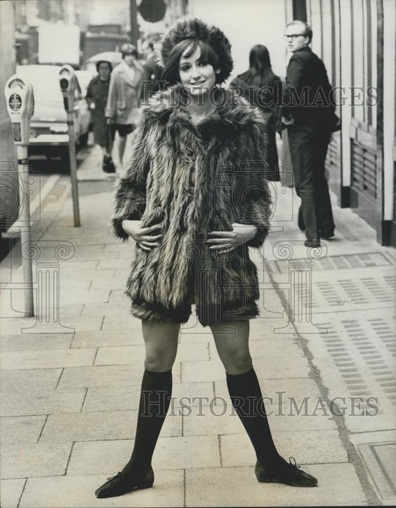 1966 Press Photo Fur for the Autumn with matching fur edged shorts - Historic Images