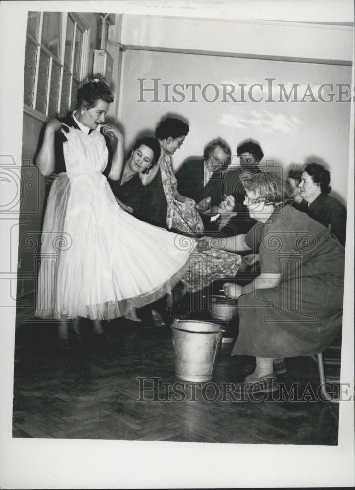 Press Photo Mrs Mopps Ball, Charladies of London, Mrs Ivy Weathers - Historic Images