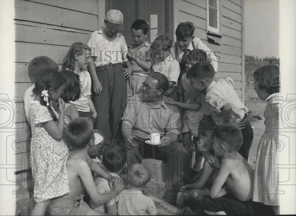 Press Photo Harry Killick Who is in Charge of the Playground - Historic Images