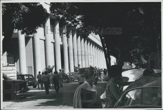 Press Photo PUC Rio De Janeiro University Campus Students Walking Around - Historic Images