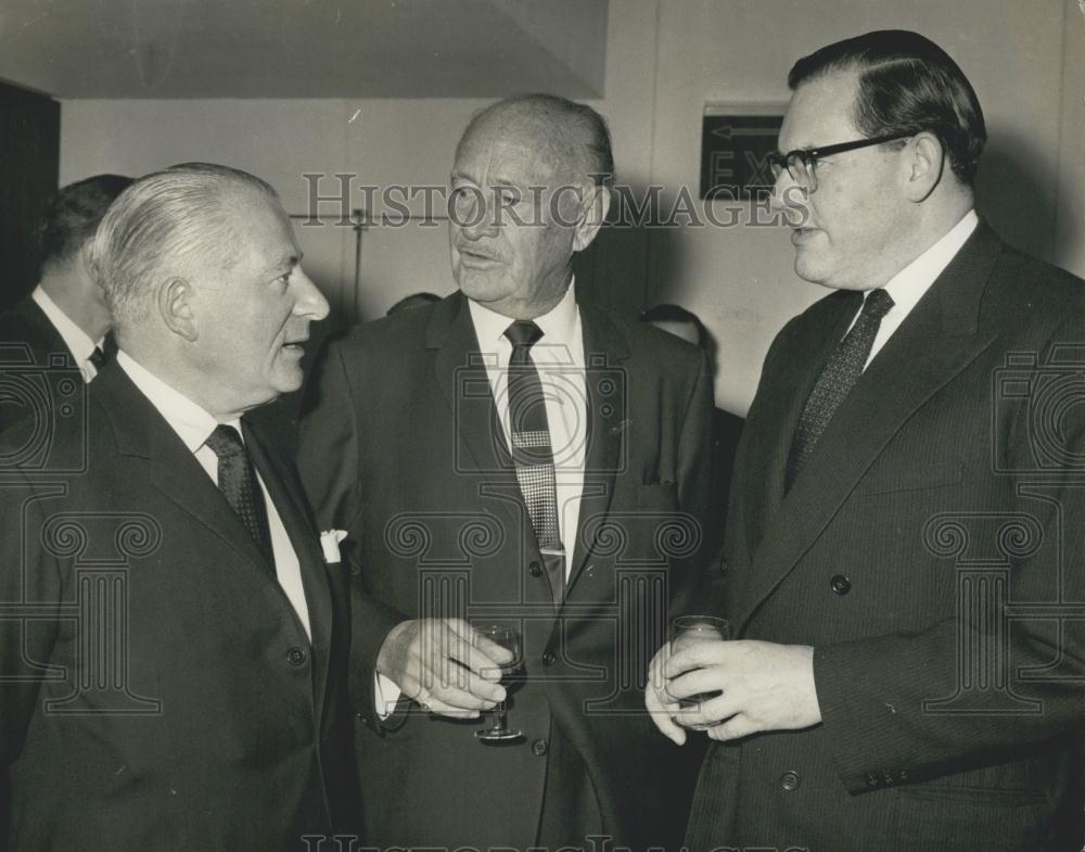 1963 Press Photo Mr Charles Clore, Mr. Conrad Hilton, and Mr. Reginald Maulding - Historic Images