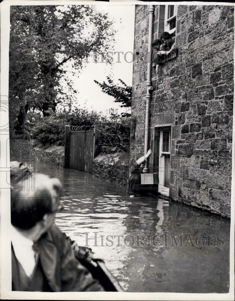 1956 Press Photo Waters Flowed Down the Main Street of Haddington, East Lothian - Historic Images