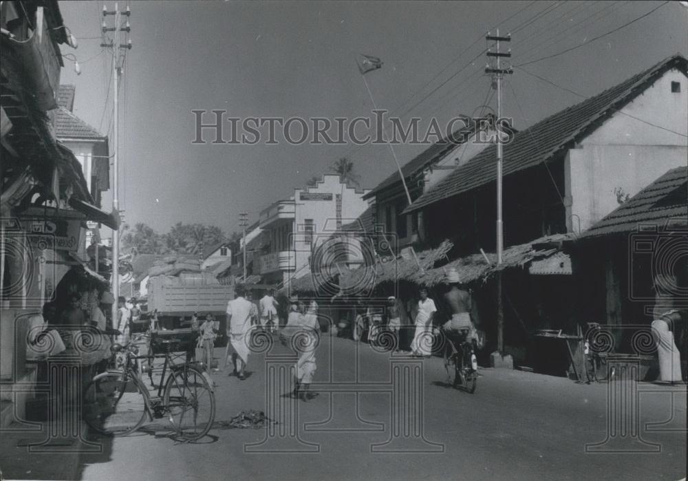 Press Photo Chali Bazaar, Trivandrum a poor shopping quarter where one sees the - Historic Images